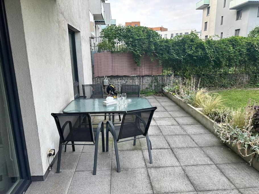 Garden Apartment Karolina Ostrava Buitenkant foto